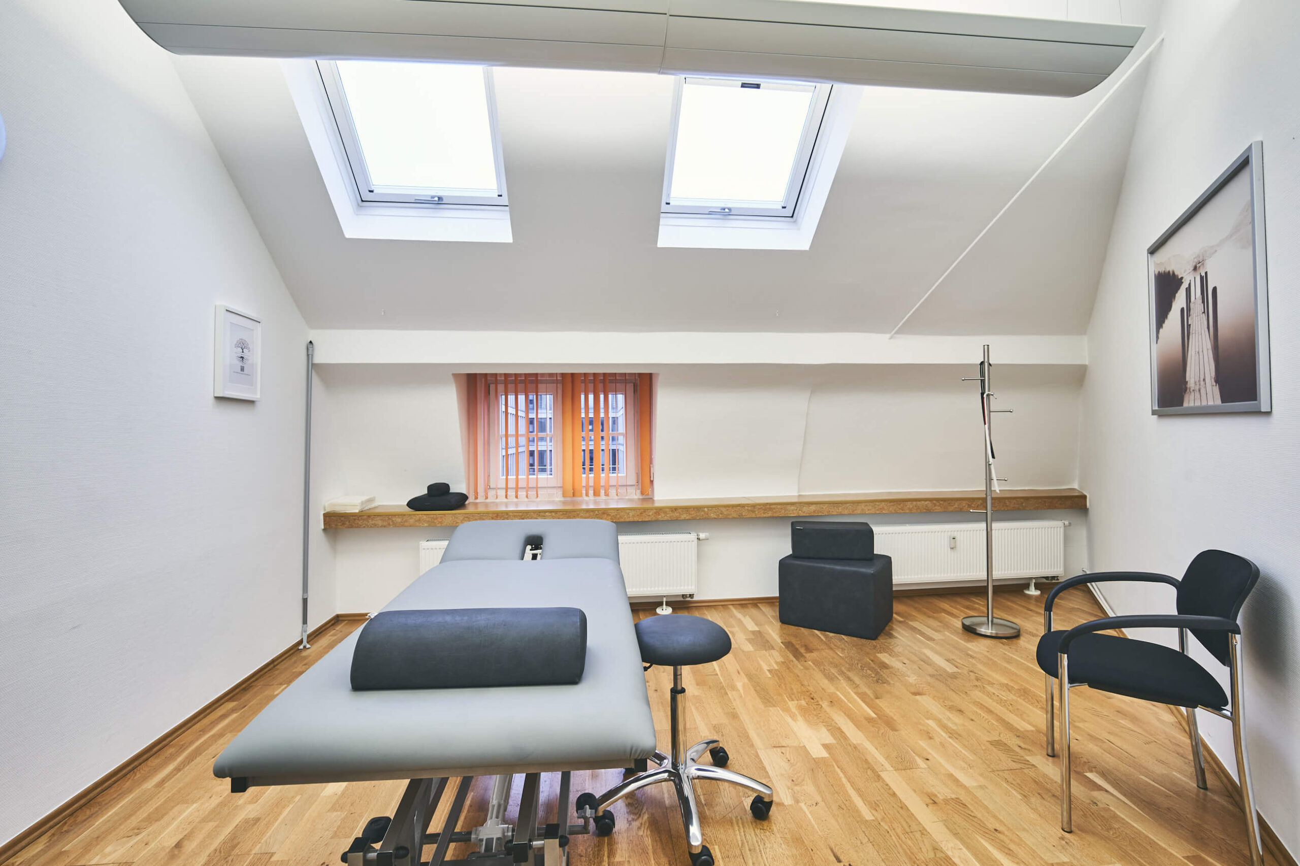 Behandlungszimmer bei Rehaktiv