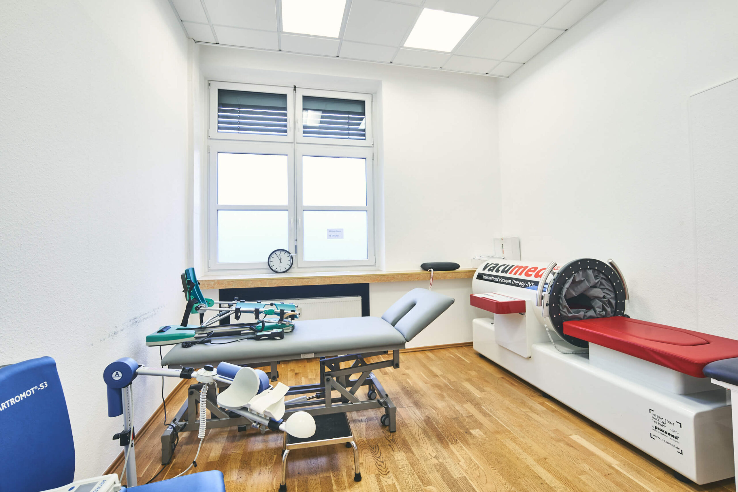 Behandlungszimmer bei Rehaktiv